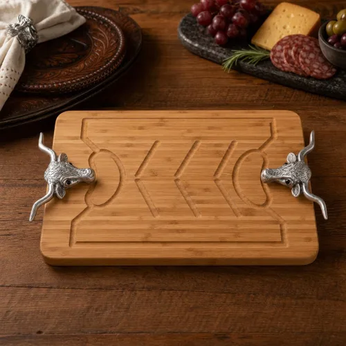 Vista 2 de Arthur Court - Tabla de tallar de madera de bambú con mango de aluminio, perfecta para servir carnes o aperitivos, 20 x 13 pulgadas