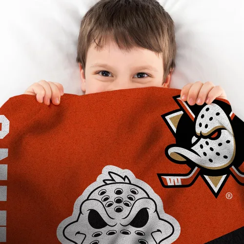 Vista 5 de Sleep Squad Anaheim Ducks Wild Wing Mascot - Manta de felpa Raschel de 60 x 80 pulgadas, una manta de mascota de la NHL