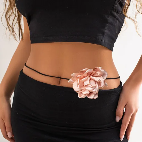 Vista 4 de INENIMARTJ Gargantilla de flores, gargantilla de rosa grande, gargantilla de terciopelo con roseta de flores, collar para mujeres y niñas, novia