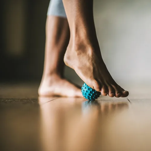 Vista 3 de Pelota para masajes de pies Gaiam