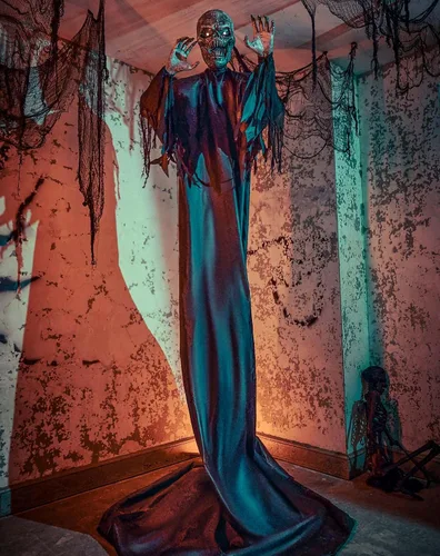 Vista 9 de Spirit Halloween 8 Ft 9 In Mr. Dark Animatronic