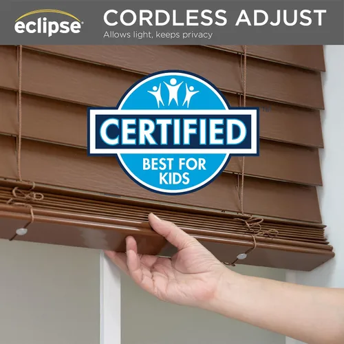 Vista 3 de Eclipse Persianas de madera falsa de 2 pulgadas, 21" de ancho x 64" de largo en roble oscuro - Persianas sin cordones, certificadas como seguras