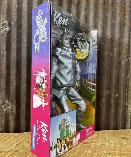 Vista 4 de Barbie Ken como el hombre de hojalata en el mago de Oz