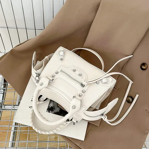 Vista 4 de OWGSEE Bolsos tipo bandolera para mujer, pequeños bolsos tipo hobo tipo bandolera tipo bandolera con remaches