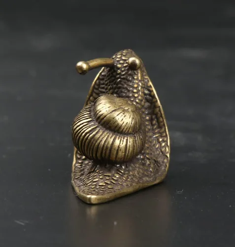 Vista 3 de GEEYOU Personalidad cobre puro mini estatua de caracol colección chino antiguo bronce adorable adornos de animales retro escritorio latón antiguo té
