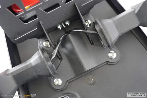 Vista 3 de Kawasaki Z900RS 2018-2023 Eliminador de guardabarros cola ordenada