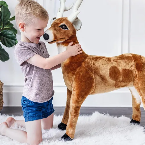Vista 2 de Ciervo gigante de Melissa & Doug, animal realista relleno, más de 3 pies de largo