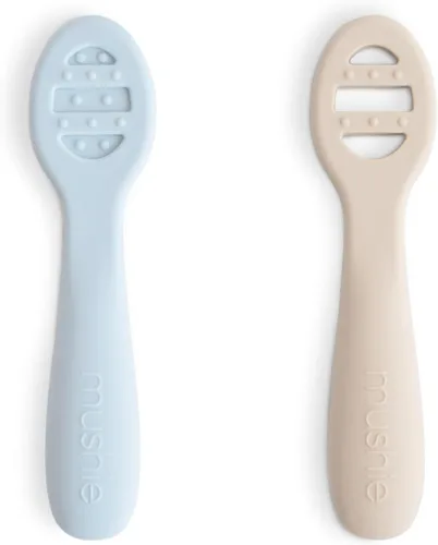 Vista 9 de mushie Cucharas de silicona para bebés de primera alimentación Paquete de 2 (rubor/arena cambiante)