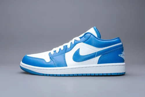 Vista 4 de Nike Air Jordan 1 Low UNC - Tenis de básquetbol para mujer