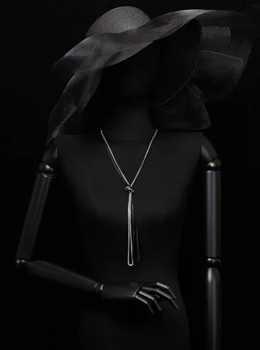 Vista 2 de COOLSTEELANDBEYOND Collar de cadena Lariat, borla en forma de Y, cadenas largas de caja de hebras múltiples, negro plateado, nudo ajustable, Metal