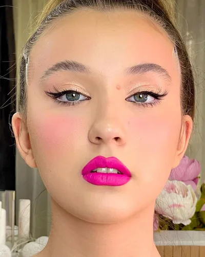 Vista 9 de Oulac Lápiz labial mate rosa para mujeres, lápiz labial líquido duradero de color rosa intenso, color de labios de alto impacto con cobertura total
