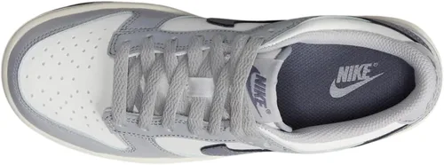 Vista 899 de Nike Kid's Dunk Low Sneaker