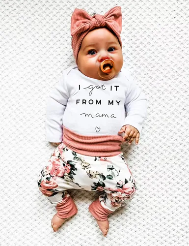 Vista 2 de WIQI Conjunto de 4 piezas de ropa para bebé recién nacida, conjunto floral de verano, ropa de bebé para niña