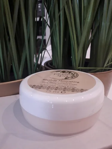 Vista 2 de Avon Planet Spa maravillosamente nutritivo con manteca de karité africana para manos y crema para pies