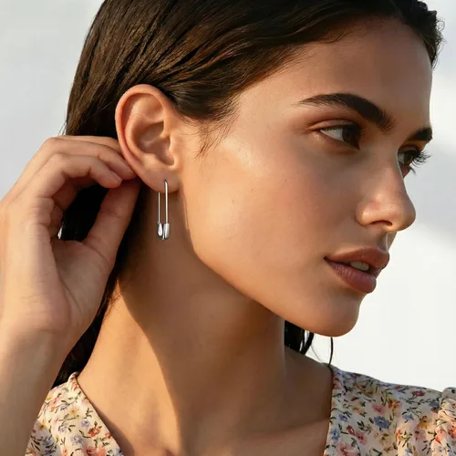 Vista 3 de SLUYNZ Pendientes de aro de seguridad de plata de ley 925 sólidos para mujer, aretes minimalistas de aro de 3.5 cm de diámetro con dije colgante
