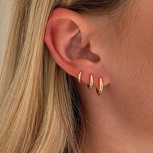 Vista 2 de Gokeey Small Gold Huggie Hoop Earrings Set for Women 14K Real Gold Plated Hypoallergenic Lightweight Earrings for Sensitive Ears Everyday Earrings