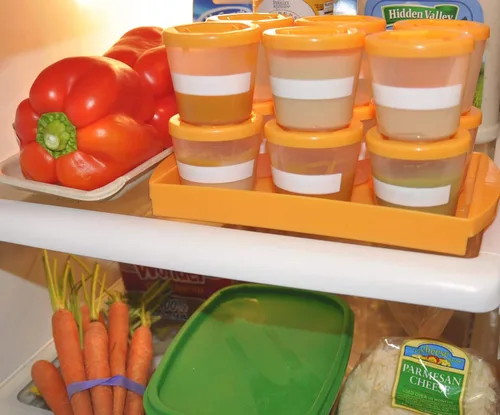 Vista 6 de Recipientes de almacenamiento de alimentos para bebés (paquete de 12) – Tarros de plástico reutilizables, apilables y a prueba de fugas de 2 onzas