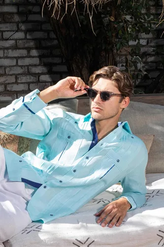 Vista 4 de Mojito Collection Guayamisa 100% lino de dos bolsillos para hombre con amplio plisado y contraste estampado