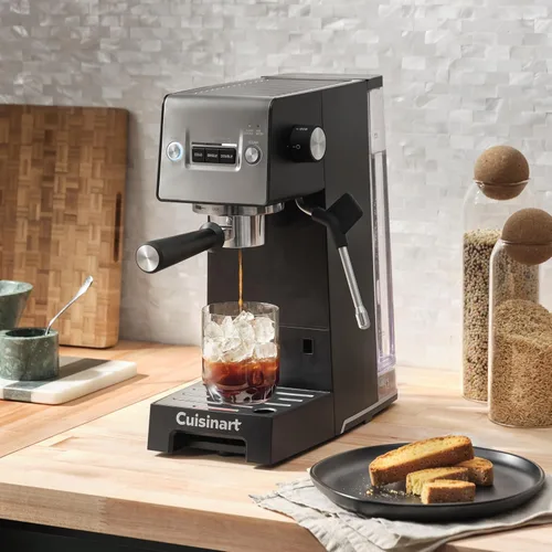 Vista 2 de Cuisinart Espresso Bar Slim Máquina de Café Espresso, Hace Bebidas Calientes o Frías de Calidad de Café Incluyendo Cappuccino, Lattes y Bebidas