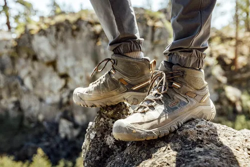 Vista 2 de KEEN Botas de senderismo impermeables Targhee de altura media para hombre