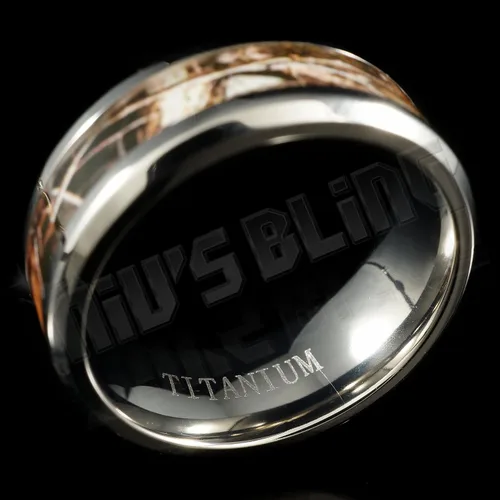 Vista 5 de Niv's Bluing, anillo de boda de titanio con incrustaciones de camuflaje de 0.315in