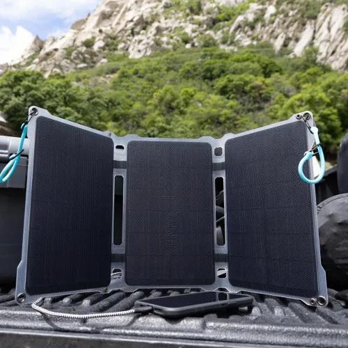 Vista 7 de Paleblue Approach 2 Cargador de panel solar portátil – 21 vatios – Cargador solar plegable de triple panel con puertos USB duales, cables de agarre
