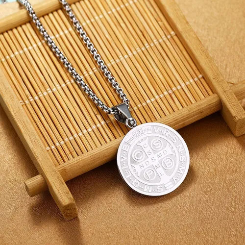 Vista 4 de Yonhon Collar de medalla de San Benito de acero inoxidable, exorcismo católico regalo para hombres