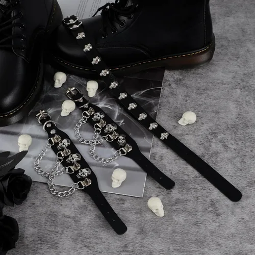 Vista 3 de Manfnee Gargantilla punk con cuello de espiga, collar de cuero sintético, pulsera ajustable gótica
