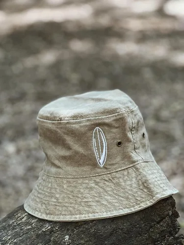 Vista 4 de PTguaY. Sombrero de pescador unisex. Logo Surfboard bordado. Algodón. Plegable. Moda. Verano. Playa Sol. Pesca. Protección UV