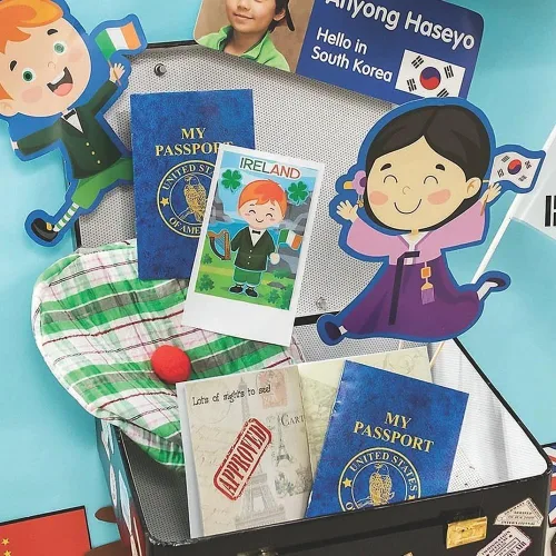 Vista 5 de Fun Express Libro de pasaporte para niños, juego de 12 – Libros de calcomanías de pasaporte con calcomanías de sellos de viaje Bloc de notas