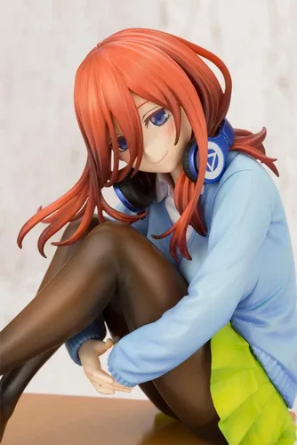 Vista 7 de Kotobukiya Los quintillizos por excelencia: Miku Nakano Figura a escala 1/8