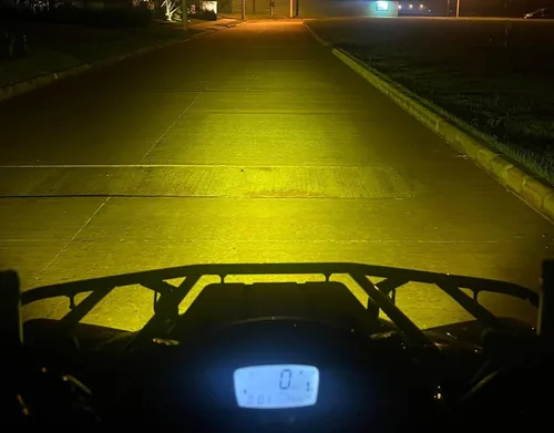 Vista 3 de iJDMTOY Barra de luz diurna LED de alta potencia (DRL) con lentes amarillas, ajuste universal, 7 pulgadas, 3000 K, con soportes, cableados