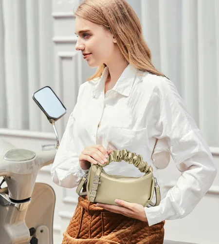 Vista 7 de KingTo Bolso pequeño de hombro para mujer, bolso de mano suave de diseñador en la nube, bolso cruzado ligero
