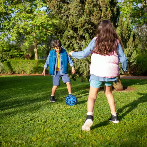 Vista 6 de Balón de fútbol tamaño 4 para niños, diseño rosa mosaico/azul, pelota de entrenamiento juvenil para niños y niñas, regalo de fútbol para interiores