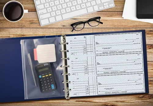 Vista 2 de Better Office Products Carpeta de cheques ejecutivos de 7 anillos con bolsa con cremallera, cubierta acolchada azul texturizada, para cheques