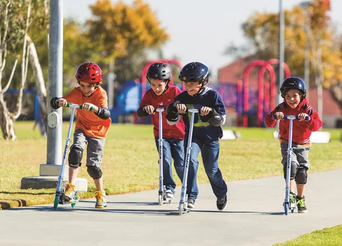 Vista 8 de Razor Un scooter para niños ligero, plegable, marco de aluminio y manillar ajustable
