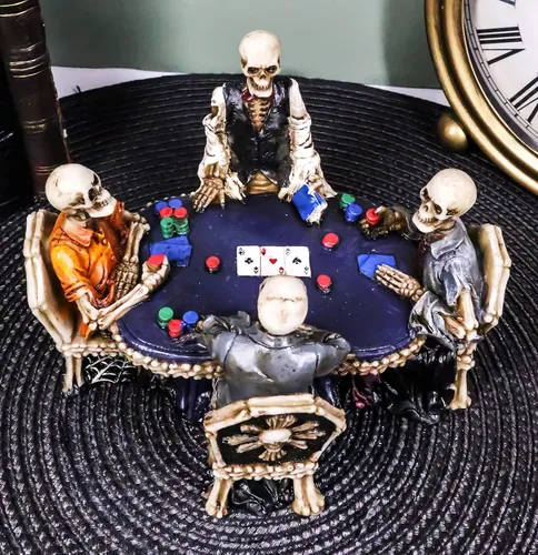 Vista 2 de Ebros Gambling Casino Poker for Eternity Skeleton Dealer with Players at Table Figurine 6.25" Long Osario Macabra Halloween Escultura decorativa