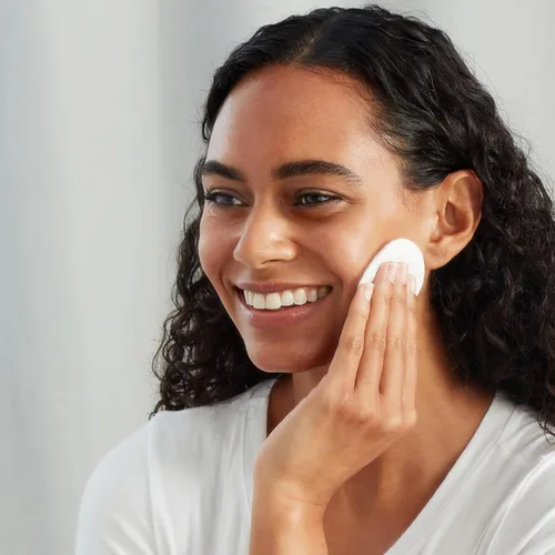 Vista 5 de Amazon Basics Rondas hipoalergénicas 100% algodón para eliminación de maquillaje y cuidado de la piel, 100 unidades, 1 paquete