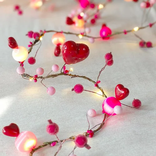Vista 8 de MIYA LIFE Guirnalda de luces para el día de San Valentín, guirnalda de globos con forma de corazón, funciona con pilas, guirnalda de corazón