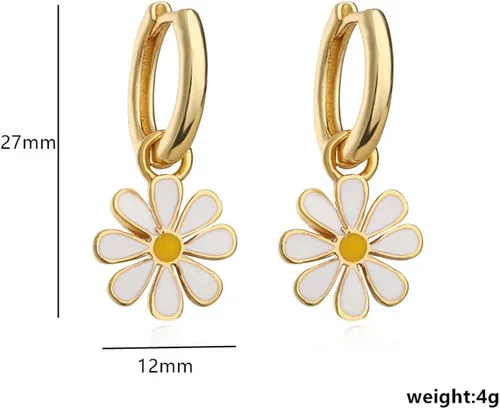 Vista 2 de Aretes de aro pequeño con dije de margarita para mujeres y niñas, cartílago, hipoalergénicos, sin níquel, delicadas, lindas flores de la suerte