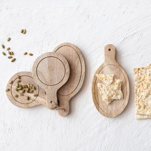 Vista 2 de Creative Co-Op Mini tablas de madera para servir con asas, juego de 4, 2 estilos