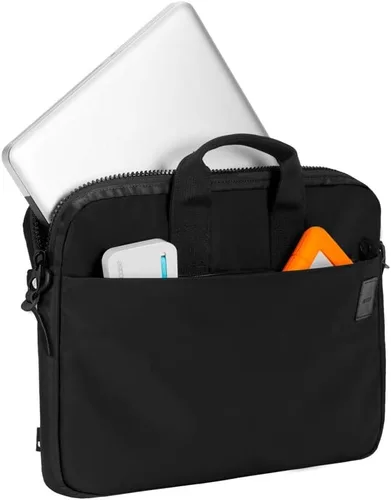 Vista 2 de Incase Brújula Breve 13' con Flight Nylon