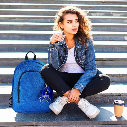 Vista 4 de Mochila grande de animadora con llavero de lazo, mochila con purpurina para animadoras, bolsas de regalo para animadoras (azul)