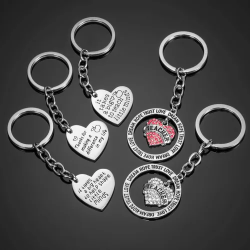 Vista 3 de Paquete de 5 llaveros de regalo para profesores en forma de corazón para mujeres