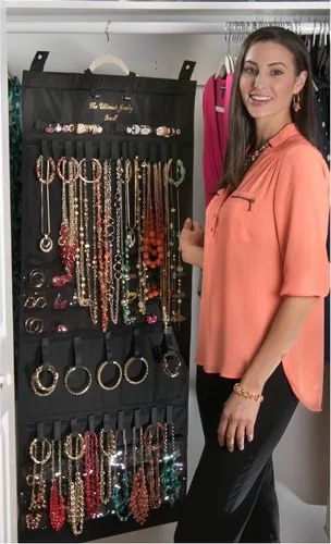 Vista 3 de Donna Walsh - Organizador de almacenamiento para colgar joyas The Ultimate Jewelry Scroll Personalizable