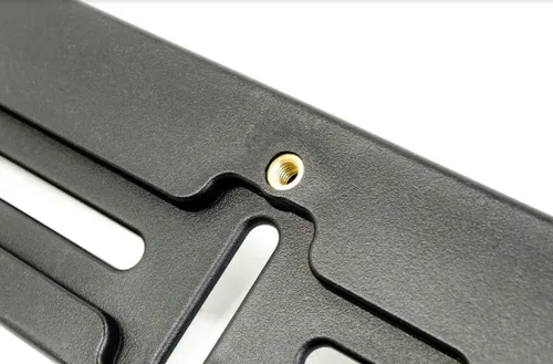 Vista 5 de Soporte para placa delantera para Mazda (todos los modelos) Descuento por cantidad (9.45$ a 5.60$) (cada uno con 6 tornillos + 2 tuercas integradas)