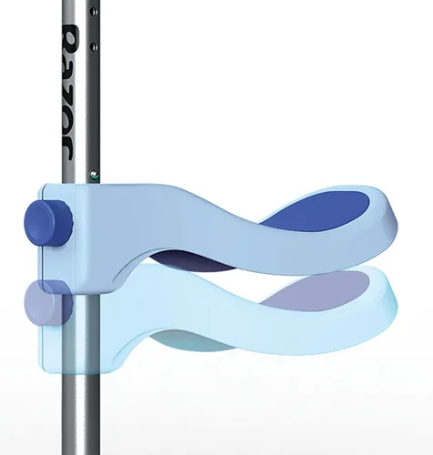 Vista 4 de Razor Rollie, Scooter de 3 ruedas para niños más pequeños, opciones de conducción sentada y de pie, ruedas iluminadas