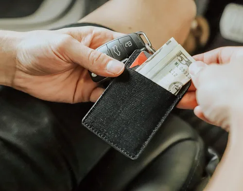 Vista 2 de Slim Zario - Llavero para cartera, llavero minimalista con tarjetero RFID para mujeres y hombres, Negro -, Minimalista