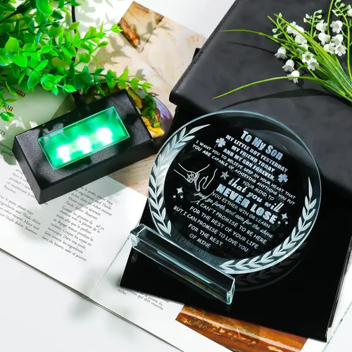 Vista 2 de Regalos para hijo de mamá, papá a mi hijo, regalos de placa de cristal con base colorida, regalos de cristal significativos para adultos, hijo