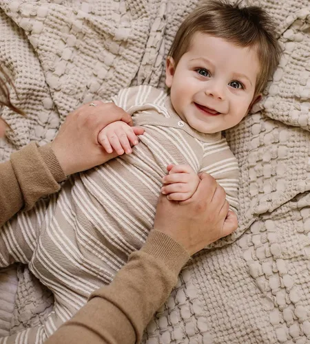 Vista 27 de Burt's Bees Mono de manga larga 100% orgánico para bebé niño